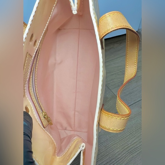 Louis Vuitton Perle Monogram Vernis Reade PM (vintage) Authentic - EUC - Picture 8 of 10